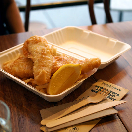 7.8x8x3" Bagasse Clamshell Containers - 1 Carton